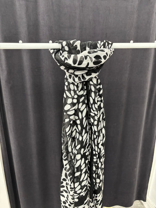 Black and white animal print Scarf